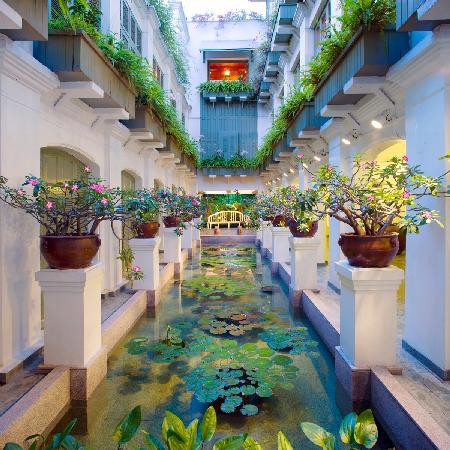 MANDARIN ORIENTAL
