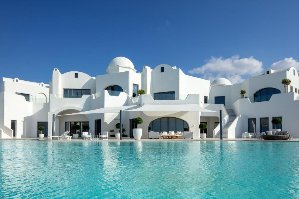 ANANTARA SANTORINI ABU DHABI RETREAT