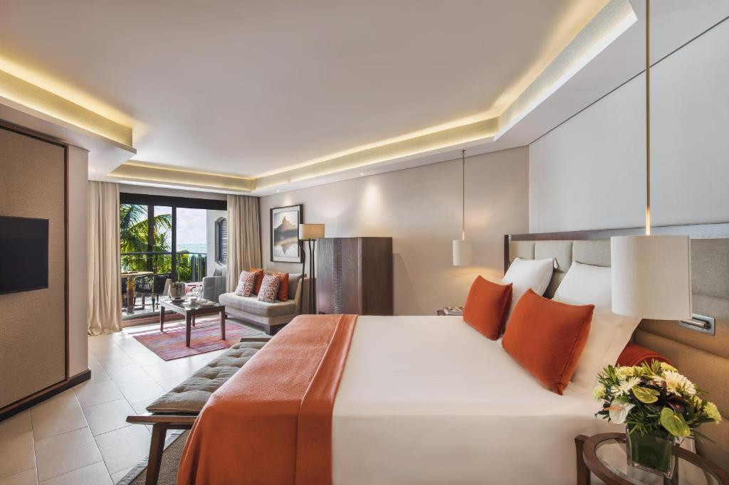 ROYAL PALM BEACHCOMBER LUXURY