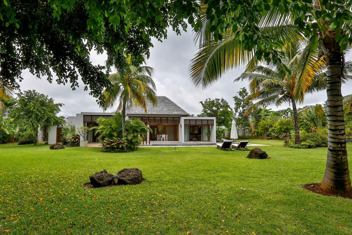 THE BAY CLUB AT ANAHITA