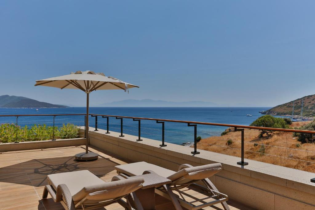 CARESSE A LUXURY COLLECTION