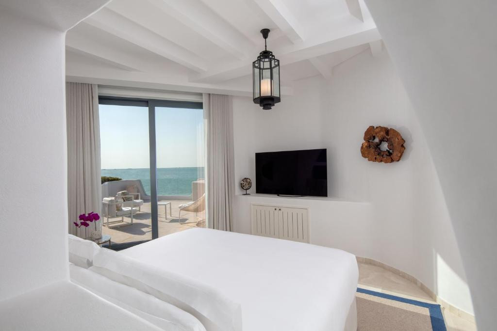 ANANTARA SANTORINI ABU DHABI RETREAT