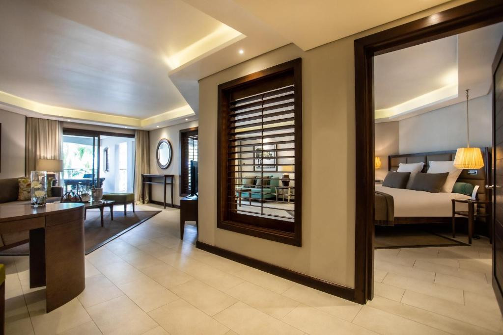 ROYAL PALM BEACHCOMBER LUXURY