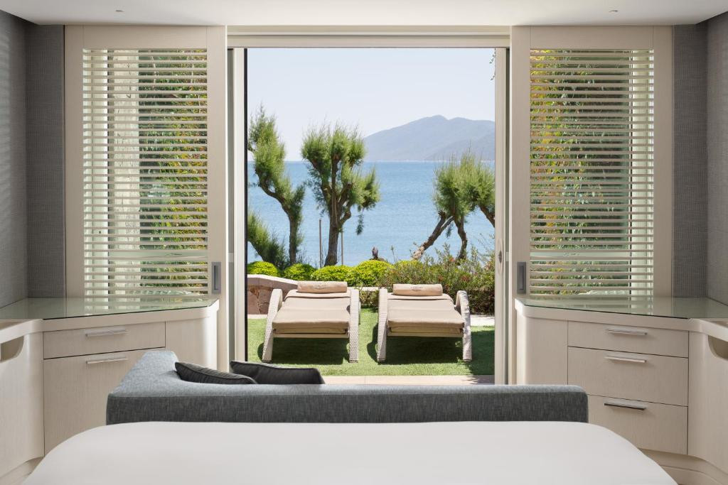 CARESSE A LUXURY COLLECTION